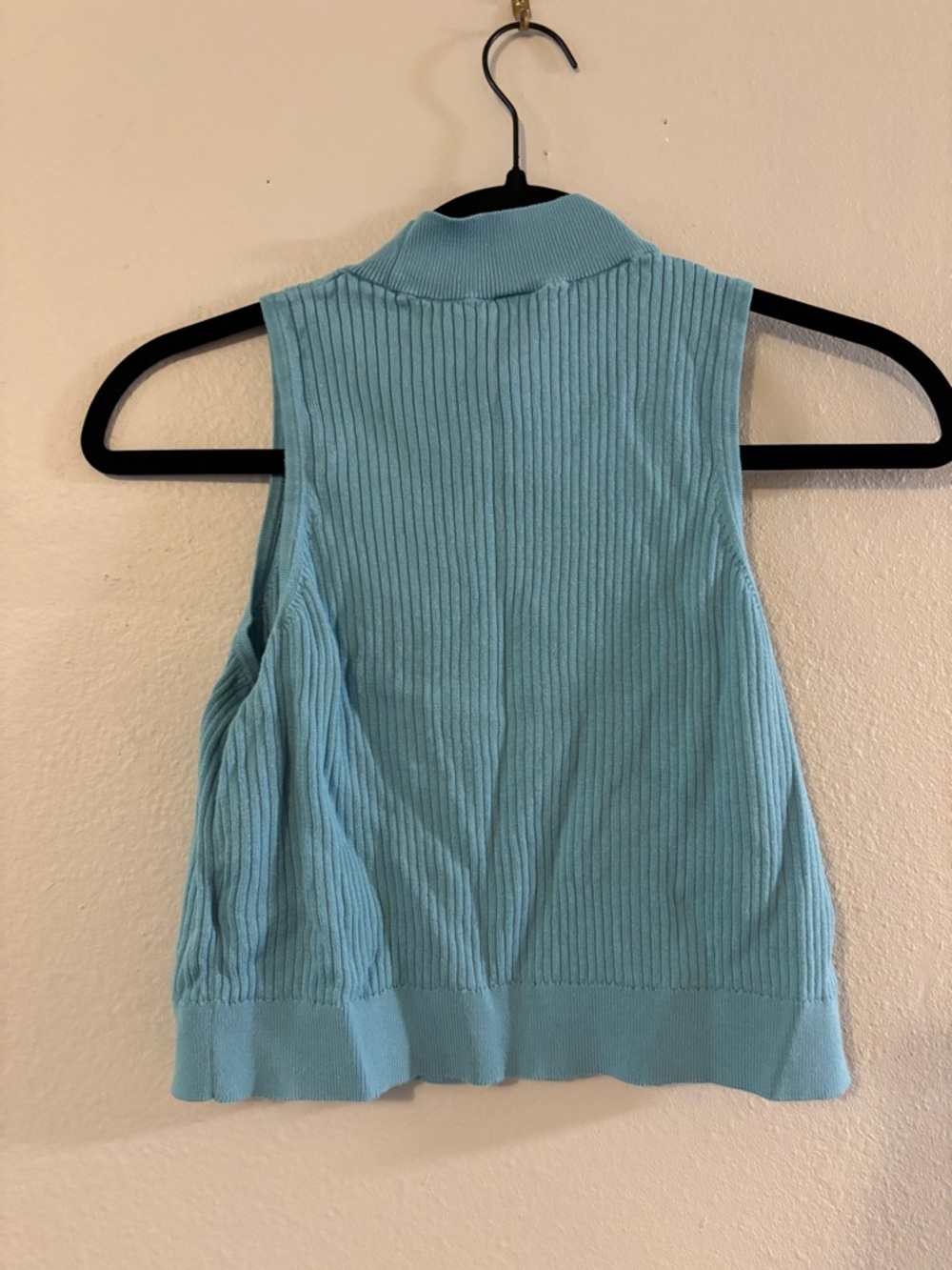 Mock Neck Sleeveless Cropped Sweater - Picture 3 of 4